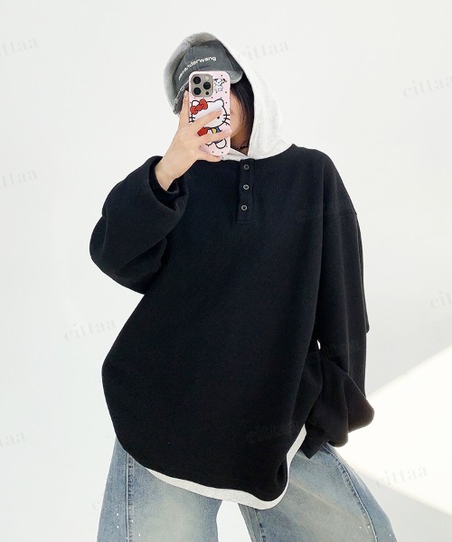 Dalfwin(ダールフィン)の「フード付きヘンリーネックレイヤード風デザイン長袖Tシャツ(Tシャツ/カットソー・レディース・ブラック・FREE)」の13枚目の写真