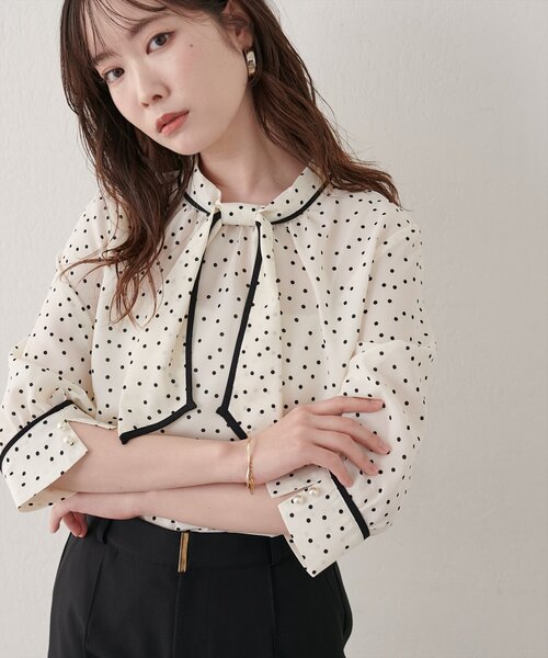 natural couture(ナチュラルクチュール)の「配色デザイン7分袖ブラウス(シャツ/ブラウス・レディース・ベージュ/オフホワイト/サックスブルー/ドット・FREE)」の4枚目の写真