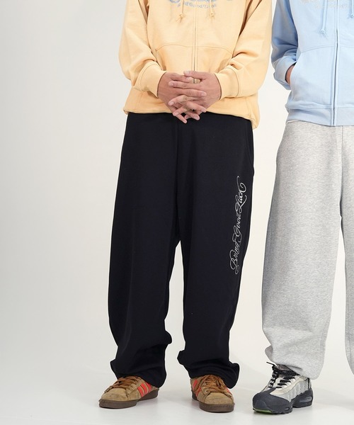 BGL（ビージーエル）の「SCRIPT LOGO SWEAT PANTS / スクリプトロゴ / 韓国ストリート / Y2K / ラインストーン　スウェットパンツ（スウェットパンツ・レディース・ブラック/グレー・S/M/L）」の2枚目の写真