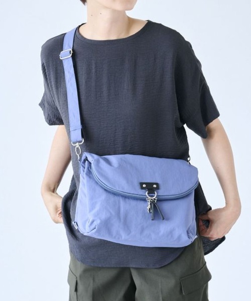 Belle Maison（ベルメゾン）の「急に荷物が増えても慌てない！「タテ拡張」3WAYショルダーリュック（バックパック/リュック・レディース・ブルーグレー/チャコール/マスタード/アイボリー・-）」の3枚目の写真
