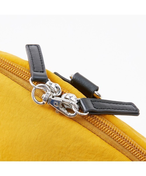 Belle Maison（ベルメゾン）の「急に荷物が増えても慌てない！「タテ拡張」3WAYショルダーリュック（バックパック/リュック・レディース・ブルーグレー/チャコール/マスタード/アイボリー・-）」の9枚目の写真