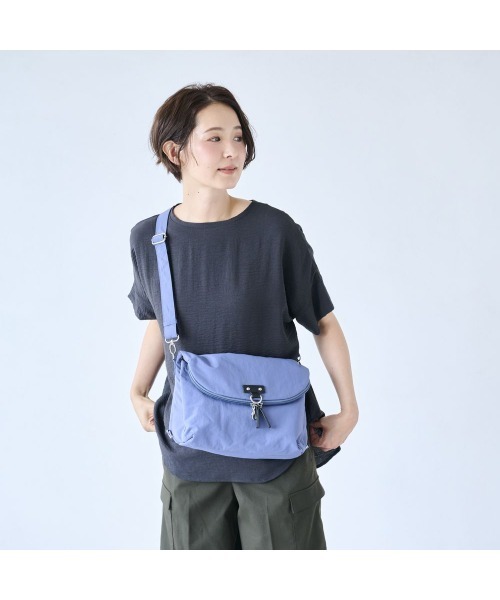 Belle Maison（ベルメゾン）の「急に荷物が増えても慌てない！「タテ拡張」3WAYショルダーリュック（バックパック/リュック・レディース・ブルーグレー/チャコール/マスタード/アイボリー・-）」の15枚目の写真