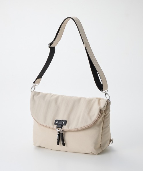 Belle Maison（ベルメゾン）の「急に荷物が増えても慌てない！「タテ拡張」3WAYショルダーリュック（バックパック/リュック・レディース・ブルーグレー/チャコール/マスタード/アイボリー・-）」の20枚目の写真