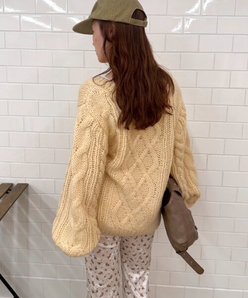 w closet（ダブルクローゼット）の「オーバーケーブルニット（ニット/セーター・レディース・ミント/グレー/サックスブルー/アイボリー・FREE）」の16枚目の写真