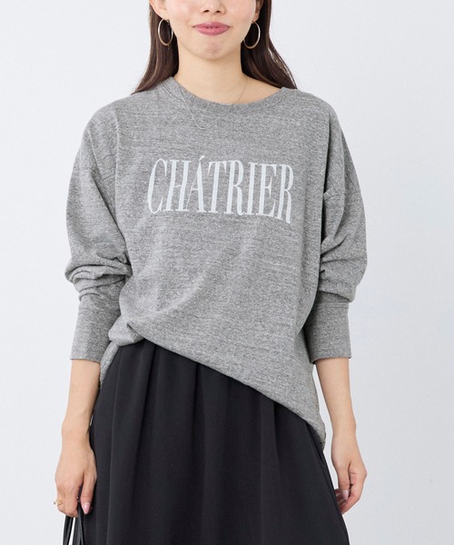 MICA&DEAL(マイカ&ディール)の「"CHATRIER"ロゴプリントロングTシャツ(Tシャツ/カットソー・レディース・オフホワイト/グレー/ライトブルー・FREE)」の3枚目の写真