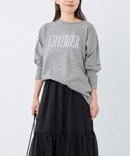 MICA&DEAL(マイカ&ディール)の「"CHATRIER"ロゴプリントロングTシャツ(Tシャツ/カットソー・レディース・オフホワイト/グレー/ライトブルー・FREE)」の5枚目の写真