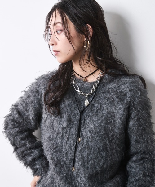 CHIC STYLE（シックスタイル）の「フード付クルーネックニット＜大きいサイズ有＞シックスタイル（ニット/セーター・レディース・ワイン/チャコール/アイボリー・5L/4L/3L/LL/L/M）」の5枚目の写真