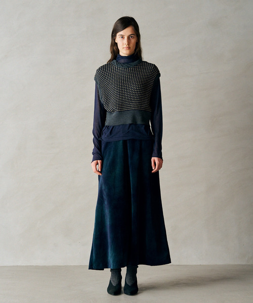 UNFIL(アンフィル)の「UNFIL アンフィル / high twisted wool JQ pattern knit vest ハイツイストウールジャガードパターンニットベスト / WXFL-UW110(ベスト・レディース・ブラウン系その他/チャコールグレー・1)」の3枚目の写真