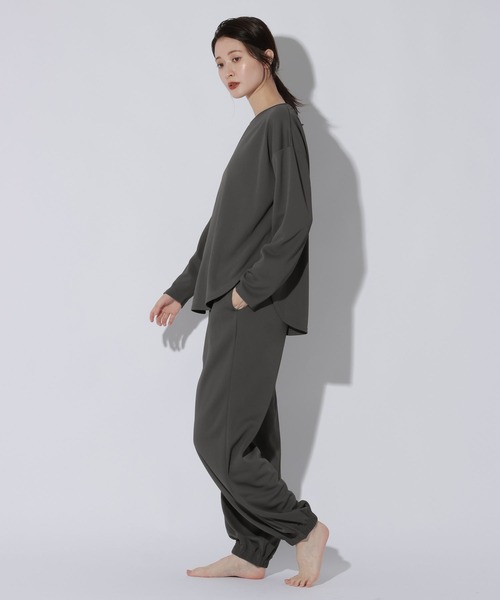 LAKOLE(ラコレ)の「<WARM>ラウンドヘム長袖T / 1056102(Tシャツ/カットソー・レディース・チャコール/サンドグレー/桜/ライトグリーン・FREE)」の7枚目の写真