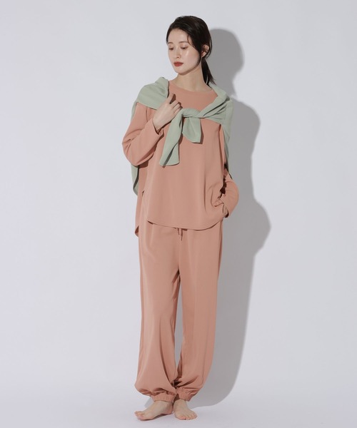 LAKOLE(ラコレ)の「<WARM>ラウンドヘム長袖T / 1056102(Tシャツ/カットソー・レディース・チャコール/サンドグレー/桜/ライトグリーン・FREE)」の11枚目の写真