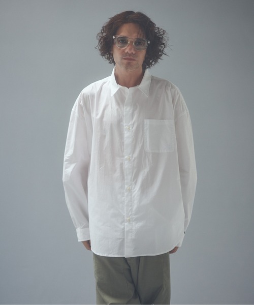 ADAM PATEK(アダムパテック)の「ADAMPATEK/soft calm papertouch broad shirt/ベーシックシャツ(シャツ/ブラウス・メンズ・チャコールグレー/ブラック/ホワイト・1/2)」の4枚目の写真