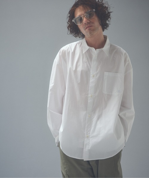 ADAM PATEK(アダムパテック)の「ADAMPATEK/soft calm papertouch broad shirt/ベーシックシャツ(シャツ/ブラウス・メンズ・チャコールグレー/ブラック/ホワイト・1/2)」の5枚目の写真