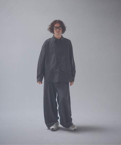 ADAM PATEK(アダムパテック)の「ADAMPATEK/soft calm papertouch broad shirt/ベーシックシャツ(シャツ/ブラウス・メンズ・チャコールグレー/ブラック/ホワイト・1/2)」の10枚目の写真