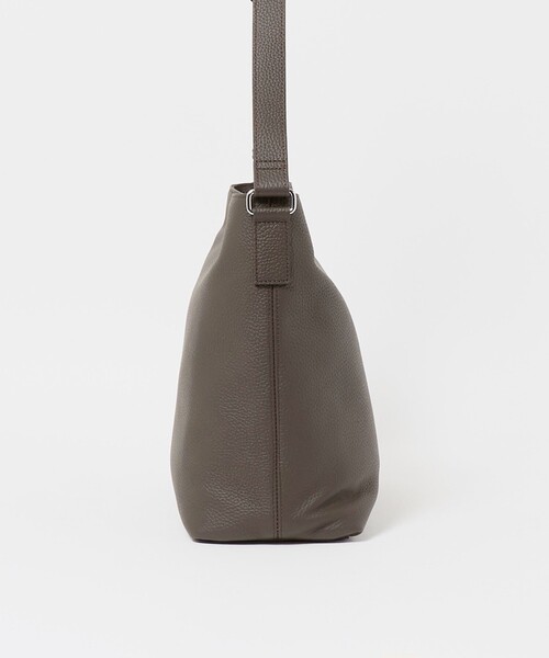 UNITED ARROWS(ユナイテッドアローズ)の「レザー ショルダー バッグ(ショルダーバッグ・メンズ・ダークブラウン/ブラック・FREE)」の4枚目の写真