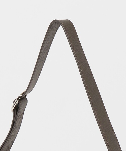 UNITED ARROWS(ユナイテッドアローズ)の「レザー ショルダー バッグ(ショルダーバッグ・メンズ・ダークブラウン/ブラック・FREE)」の7枚目の写真