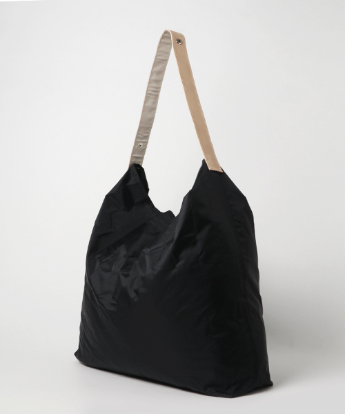 JULY NINE（ジュライナイン）の「JULY NINE:ナイロンビッグトートバッグ（トートバッグ・レディース・ホワイト/レッド/ブラック/オリーブ/イエロー・ONE SIZE）」の6枚目の写真