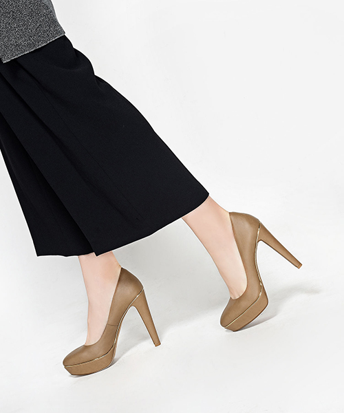 CHARLES & KEITH（チャールズ & キース）の「ベーシックプラットパンプス / BASIC PLATFORM PUMPS（パンプス・レディース・ブラック/ブラウン系その他/パープル・22.5cm/23cm/24cm/23.5cm/24.5cm）」の11枚目の写真