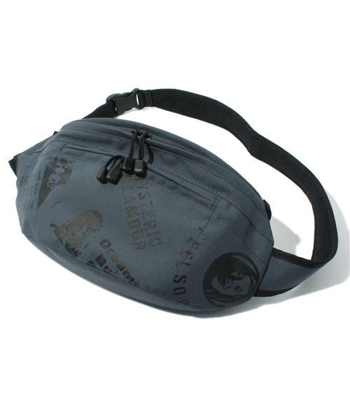 HYSTERIC GLAMOUR（ヒステリックグラマー）の「STENCIL BOP総柄コーデュラ ワンショルダーバッグ（メッセンジャーバッグ・メンズ・ベージュ/カーキ/グレー・FREE）」の2枚目の写真