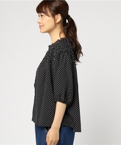 RAY CASSIN（レイカズン）の「ドット柄シャーリングブラウス（シャツ/ブラウス・レディース・ネイビー/ブラック/オフホワイト・FREE）」の9枚目の写真