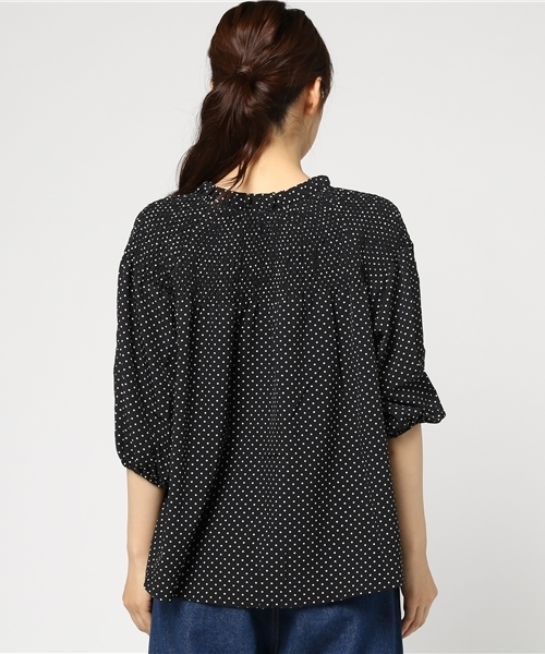 RAY CASSIN（レイカズン）の「ドット柄シャーリングブラウス（シャツ/ブラウス・レディース・ネイビー/ブラック/オフホワイト・FREE）」の10枚目の写真