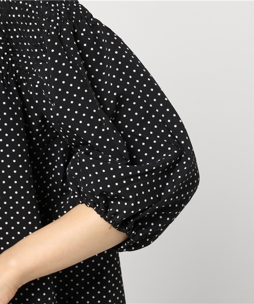 RAY CASSIN（レイカズン）の「ドット柄シャーリングブラウス（シャツ/ブラウス・レディース・ネイビー/ブラック/オフホワイト・FREE）」の5枚目の写真