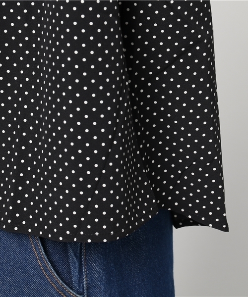 RAY CASSIN（レイカズン）の「ドット柄シャーリングブラウス（シャツ/ブラウス・レディース・ネイビー/ブラック/オフホワイト・FREE）」の6枚目の写真