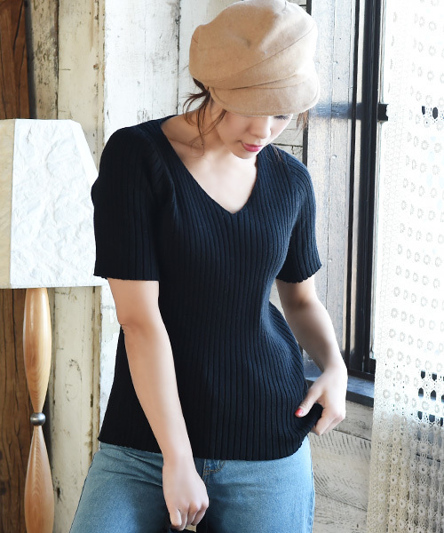 Luz Llena(ラズレナ)の「Vネック5分袖リブニットトップス(ニット/セーター・レディース・ブラック/オレンジ/グレー/ワインレッド・MEDIUM)」の2枚目の写真