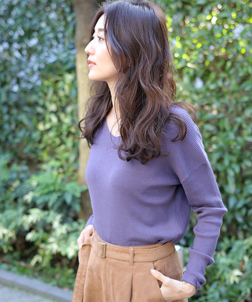 niko and...（ニコアンド）の「ビスナイロンVリブプルオーバー【niko and ...】（ニット/セーター・レディース・パープル/ベージュ/チャコール/ピンク・MEDIUM/LARGE）」の3枚目の写真