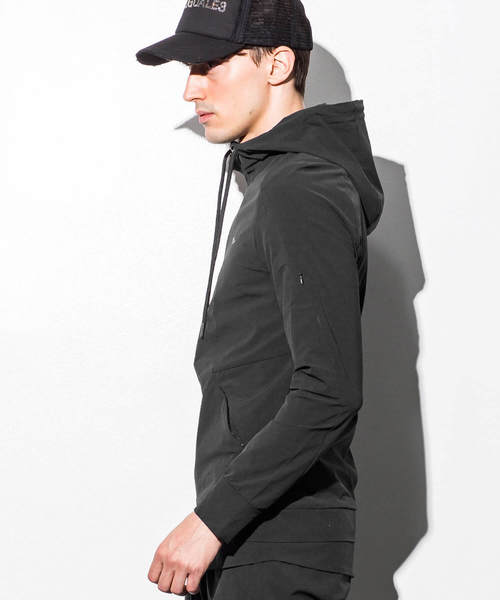 1PIU1UGUALE3  RELAX （ウノピゥウノウグァーレトレ リラックス）の「1PIU1UGUALE3 RELAX(ウノピゥウノウグァーレトレ)4WAYストレッチフードパーカ（パーカー・メンズ・ブラック/ネイビー・SMALL/MEDIUM/LARGE/X-LARGE）」の4枚目の写真