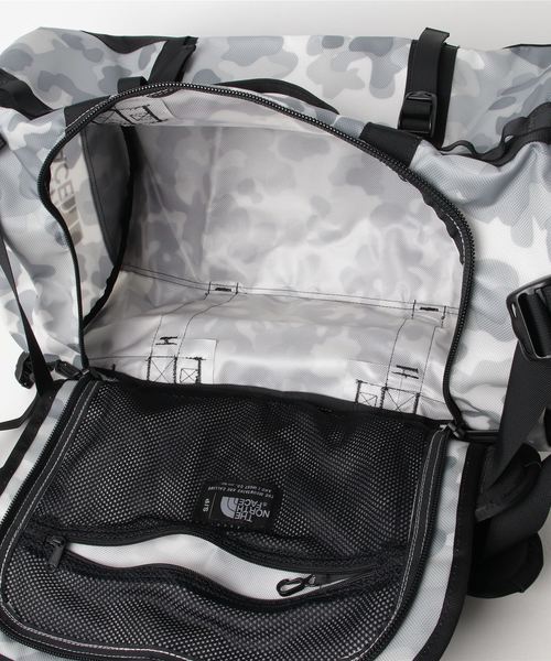 THE NORTH FACE(ザノースフェイス)の「ザ・ノース・フェイス ドラムバッグ/ ベースキャンプダッフルS(ドラムバッグ・メンズ・ピンク系その他/レッド/グリーン系カモフラージュ/ネイビー/ホワイト×ブラック/ブラック/イエロー/グレー系その他/グリーン系その他/ブルー系その他3/ブルー/グレー・ONE SIZE)」の16枚目の写真