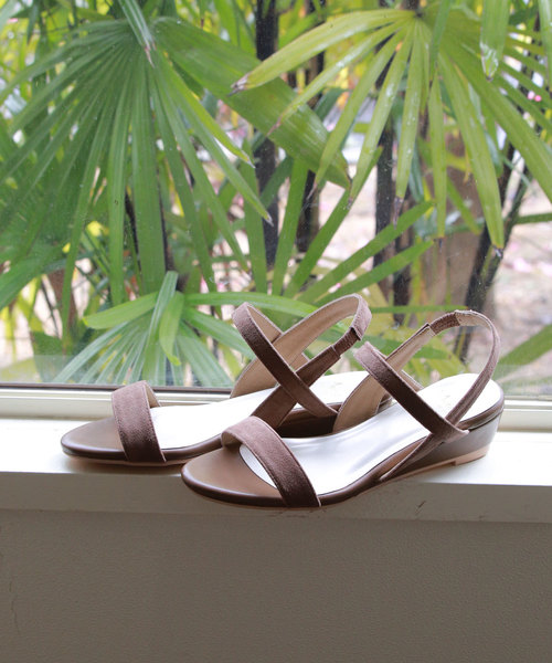 menue（メヌエ）の「3.5cmヒール ゴムストラップ 巻きヒールサンダル（サンダル・レディース・ネイビー/ブラック/スモークピンク/ブラウン系その他/その他/パイソン/ライトグレー/ガンメタ/ラベンダー/ブラック系その他/アッシュグレー/レオパード/その他1/ブラック系その他2/テラコッタ・3L/L/SS/S/LL/M）」の6枚目の写真