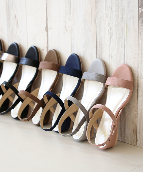 menue（メヌエ）の「3.5cmヒール ゴムストラップ 巻きヒールサンダル（サンダル・レディース・ネイビー/ブラック/スモークピンク/ブラウン系その他/その他/パイソン/ライトグレー/ガンメタ/ラベンダー/ブラック系その他/アッシュグレー/レオパード/その他1/ブラック系その他2/テラコッタ・3L/L/SS/S/LL/M）」の19枚目の写真