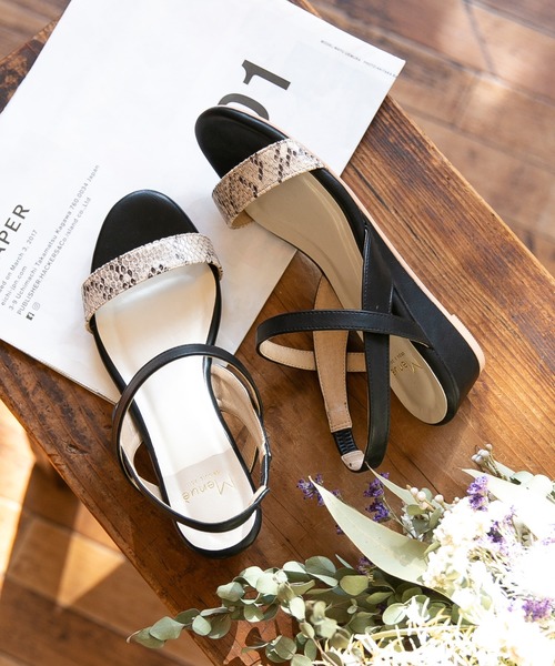 menue（メヌエ）の「3.5cmヒール ゴムストラップ 巻きヒールサンダル（サンダル・レディース・ネイビー/ブラック/スモークピンク/ブラウン系その他/その他/パイソン/ライトグレー/ガンメタ/ラベンダー/ブラック系その他/アッシュグレー/レオパード/その他1/ブラック系その他2/テラコッタ・3L/L/SS/S/LL/M）」の15枚目の写真