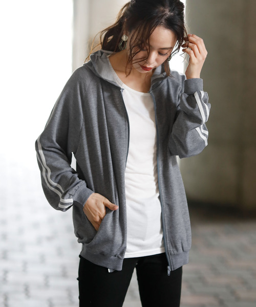 Girly Doll(ガーリードール)の「ラインパーカ(パーカー・レディース・ベージュ/ブラック/グレー/ネイビー/ダークグレー/グリーン/イエロー/グレー系その他/ベージュ系その他/ブラック系その他・1/2)」の5枚目の写真