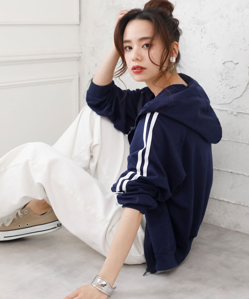 Girly Doll(ガーリードール)の「ラインパーカ(パーカー・レディース・ベージュ/ブラック/グレー/ネイビー/ダークグレー/グリーン/イエロー/グレー系その他/ベージュ系その他/ブラック系その他・1/2)」の9枚目の写真