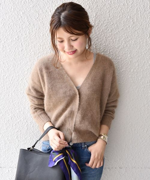 Khaju(カージュ)の「Khaju:Vネックベーシックカーディガン◇◇(カーディガン/ボレロ・レディース・ベージュ/ネイビー/レッド・ONE SIZE)」の2枚目の写真