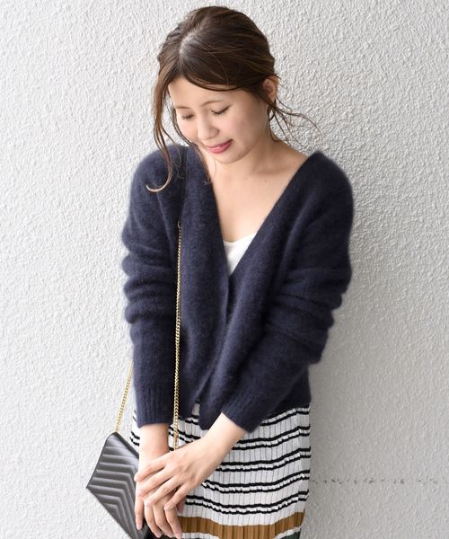 Khaju(カージュ)の「Khaju:Vネックベーシックカーディガン◇◇(カーディガン/ボレロ・レディース・ベージュ/ネイビー/レッド・ONE SIZE)」の3枚目の写真