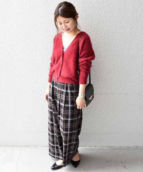 Khaju(カージュ)の「Khaju:Vネックベーシックカーディガン◇◇(カーディガン/ボレロ・レディース・ベージュ/ネイビー/レッド・ONE SIZE)」の5枚目の写真