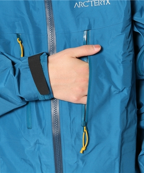 BEAMS(ビームス)の「ARC'TERYX / ALPHA LT JACKET(マウンテンパーカー・メンズ・ブルー系その他・SMALL/MEDIUM)」の7枚目の写真