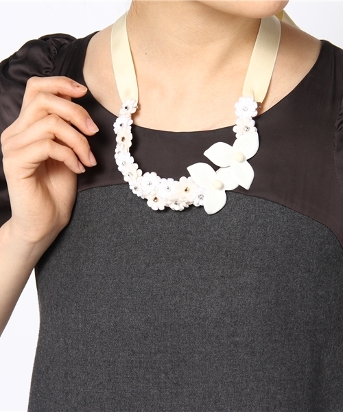 Ray BEAMS（レイビームス）の「atelier senka / カーネリアン ネックレス（ネックレス・レディース・ホワイト/ブラック・ONE SIZE）」の5枚目の写真