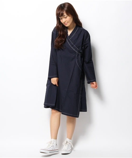 BEAMS BOY(ビームスボーイ)の「◎BEAMS BOY / ダンプ メディカル ワンピース(ワンピース・レディース・ベージュ/ネイビー・ONE SIZE)」の2枚目の写真