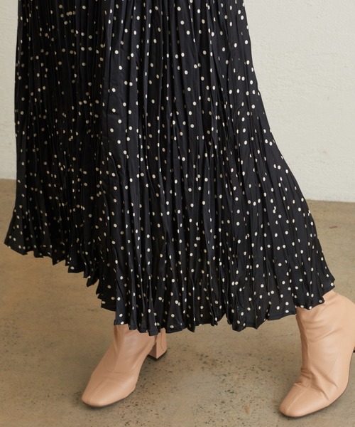 natural couture（ナチュラルクチュール）の「クリンクルサテンドットスカート（スカート・レディース・オフホワイト/ブラック・FREE）」の16枚目の写真