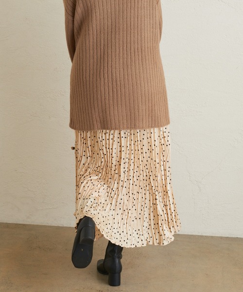 natural couture（ナチュラルクチュール）の「クリンクルサテンドットスカート（スカート・レディース・オフホワイト/ブラック・FREE）」の5枚目の写真