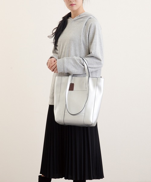 LUGG NAGG(ラグナグ)の「【addottona】 2WAY縦型大容量トートバッグ(トートバッグ・レディース・ブラック/シルバー/ベージュ・FREE)」の17枚目の写真