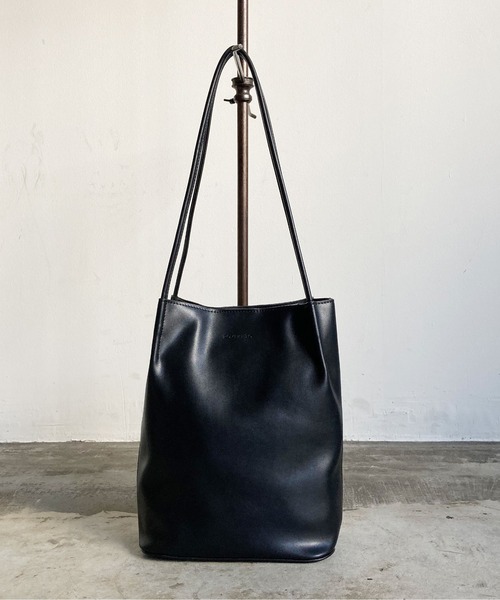 COMMON WARE（コモンウェアー）の「ST:ROVERETO フェイクレザー/パイソン トートバッグ（トートバッグ・レディース・ブラック/ベージュ/ベージュ系その他・FREE）」の4枚目の写真