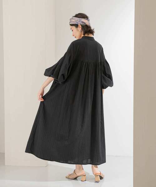 KBF（ケイビーエフ）の「ギャザーボリュームワンピース（ワンピース・レディース・ブラック/オフホワイト/ブルー系その他・ONE）」の4枚目の写真