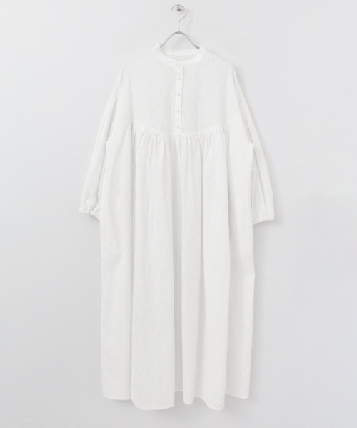 KBF（ケイビーエフ）の「ギャザーボリュームワンピース（ワンピース・レディース・ブラック/オフホワイト/ブルー系その他・ONE）」の18枚目の写真