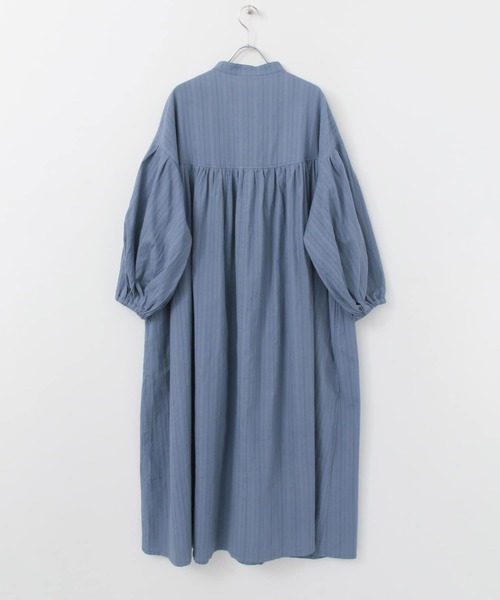 KBF（ケイビーエフ）の「ギャザーボリュームワンピース（ワンピース・レディース・ブラック/オフホワイト/ブルー系その他・ONE）」の6枚目の写真