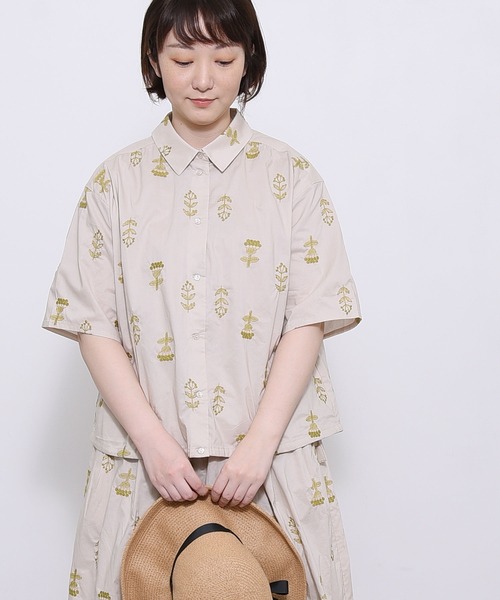 POU DOU DOU（プードゥドゥ）の「ボタニカル刺繍シャツ（シャツ