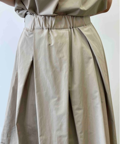 anuans（アニュアンス）の「ランダムタックボリュームスカート